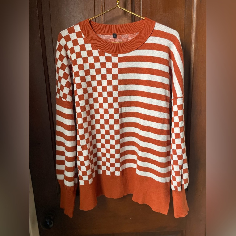 women's extra large long sleeve orange / white sweater